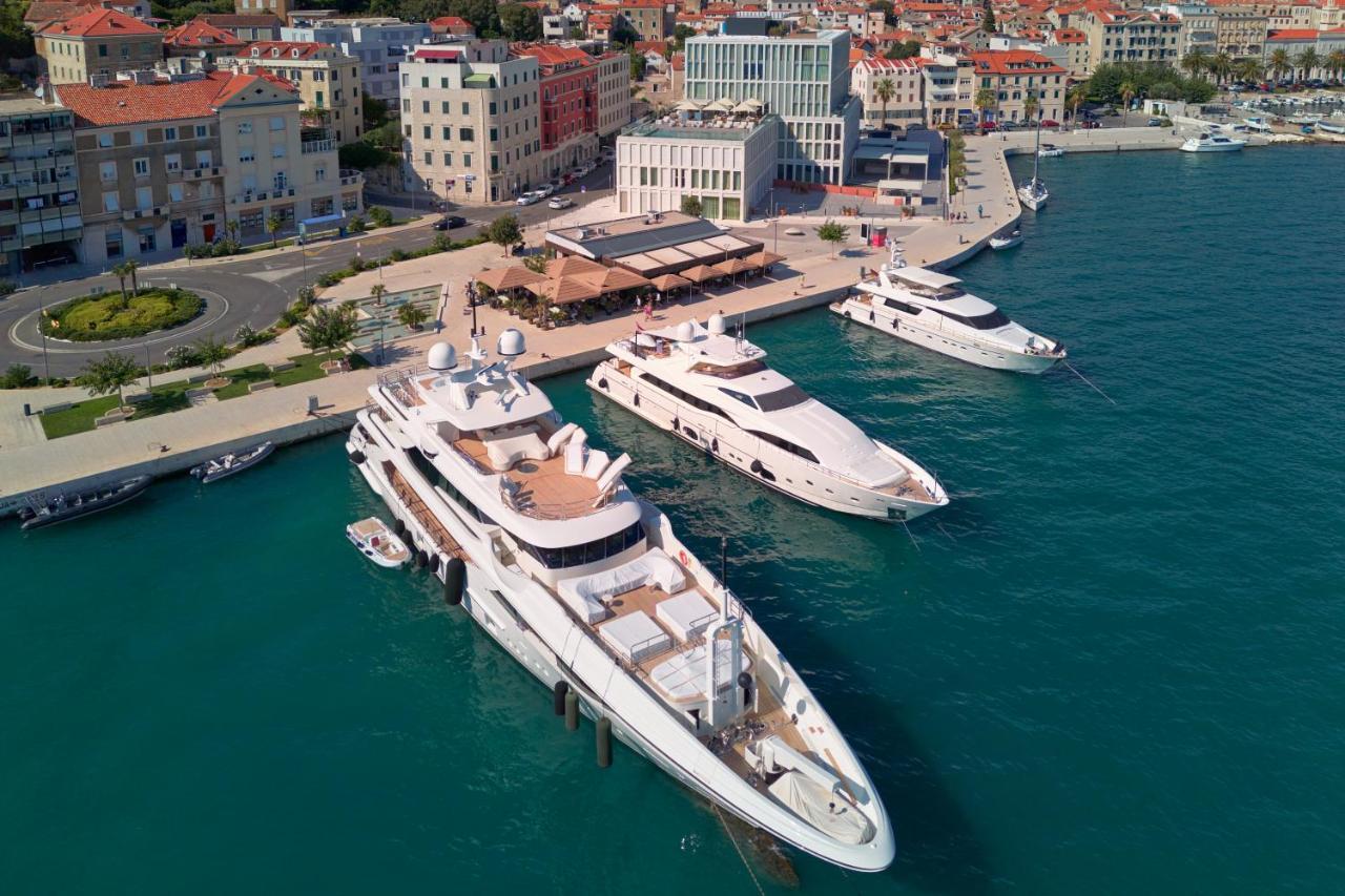Hotel Ambasador スプリト エクステリア 写真 The Port of Trogir
