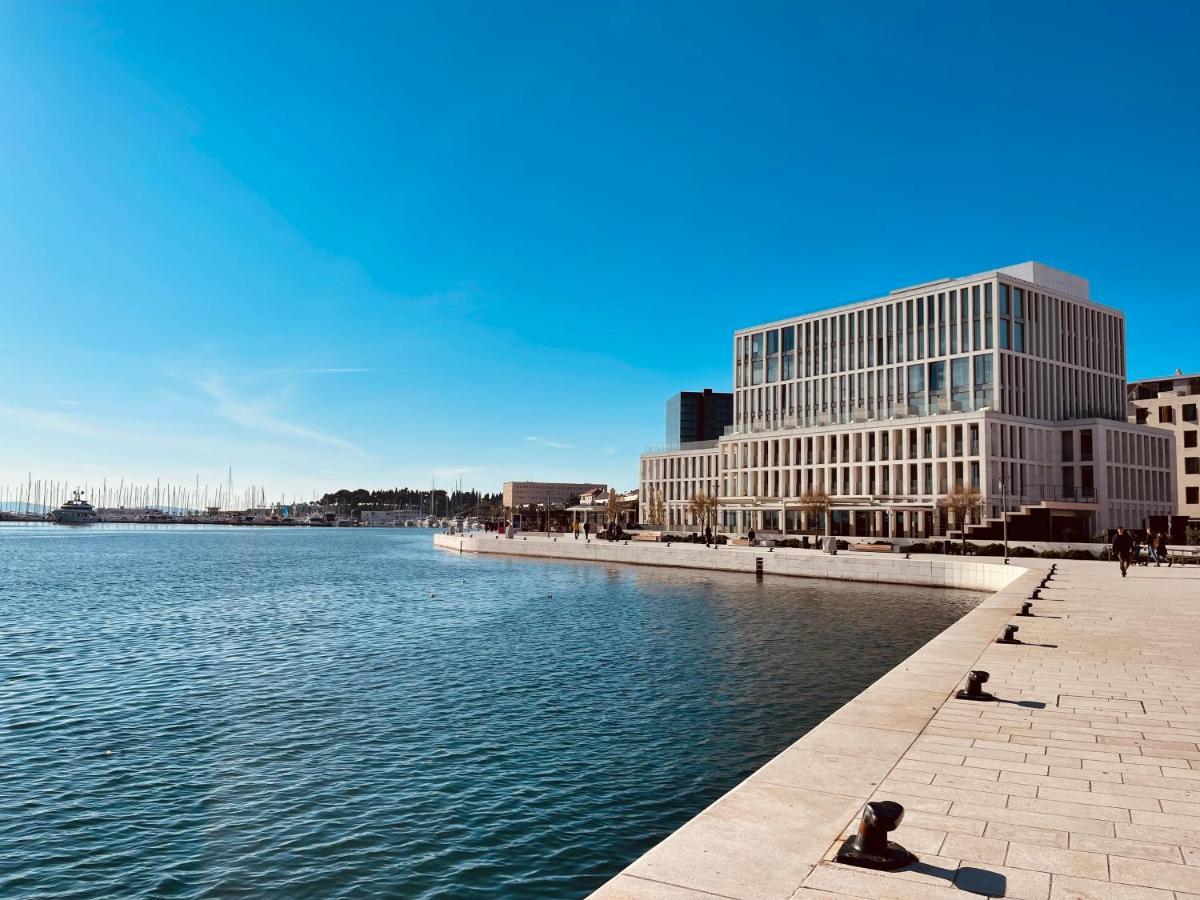 Hotel Ambasador スプリト エクステリア 写真 The new building of the University of Rijeka