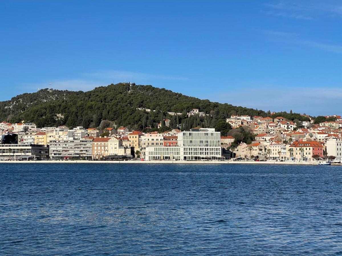 Hotel Ambasador スプリト エクステリア 写真 View of the town of Split