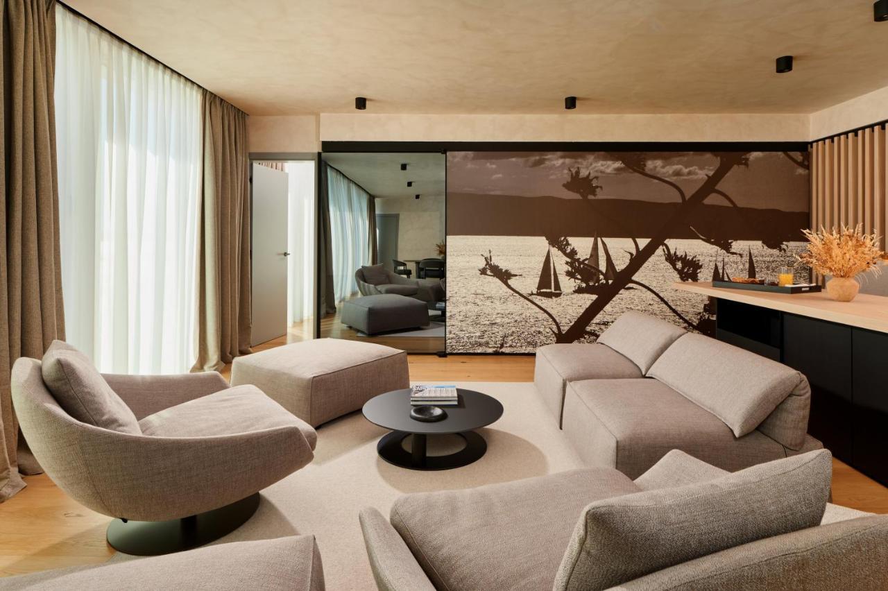 Hotel Ambasador スプリト エクステリア 写真 A living room