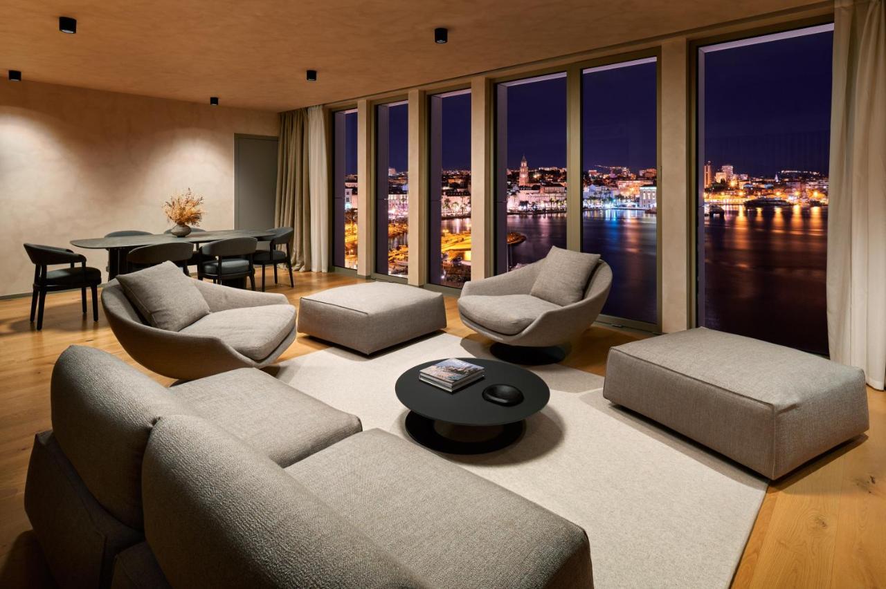 Hotel Ambasador スプリト エクステリア 写真 Interior of a penthouse apartment