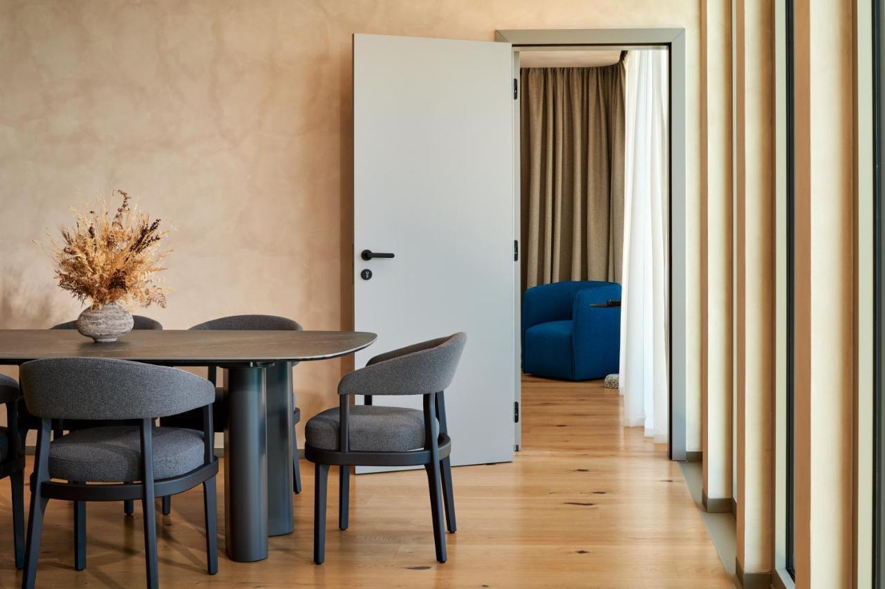 Hotel Ambasador スプリト エクステリア 写真 Interior of a room