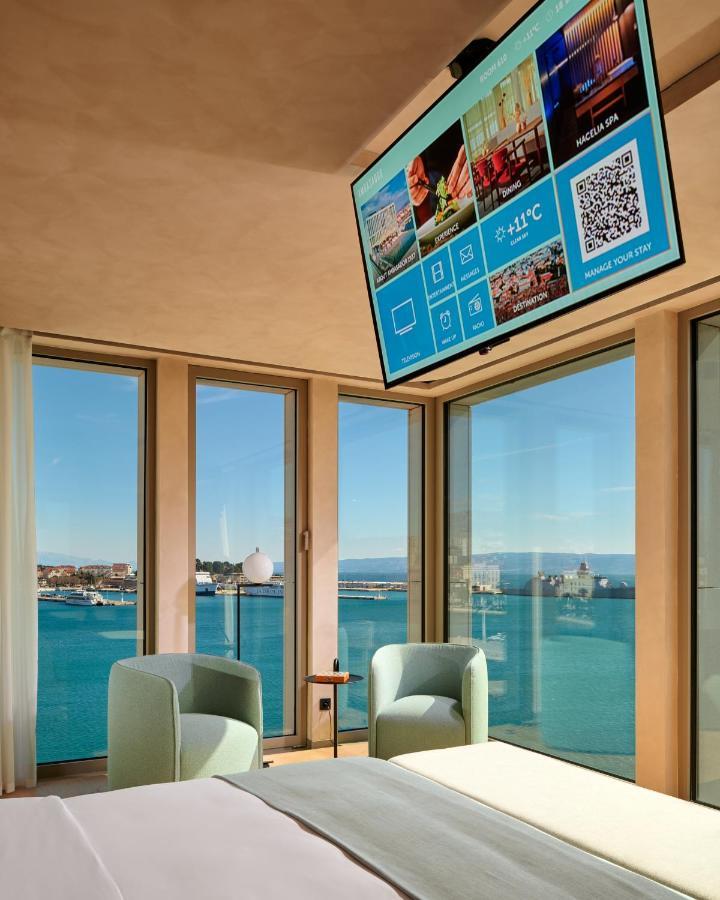Hotel Ambasador スプリト エクステリア 写真 A motorized TV lift