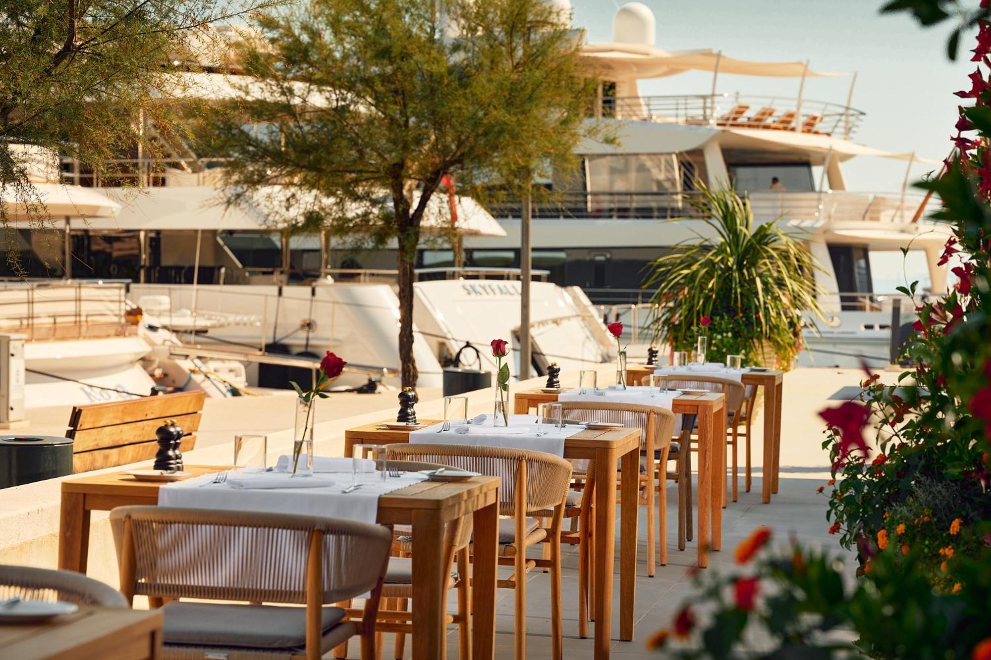 Hotel Ambasador スプリト エクステリア 写真 Restaurant